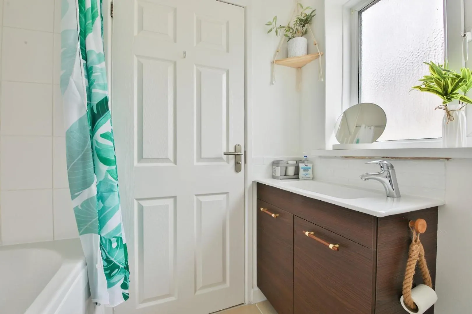 Garden Station Dwelling In Rumney Cardiff Reino Unido