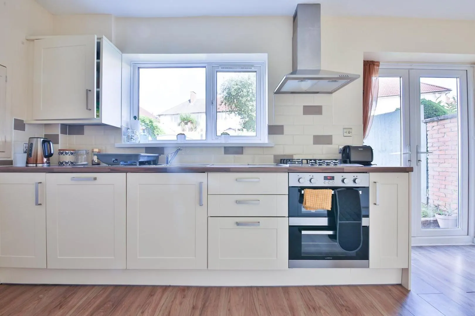 Garden Station Dwelling In Rumney Cardiff Reino Unido